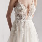 Modern vs Traditional: How Brides Are Redefining Wedding Dress Norms?