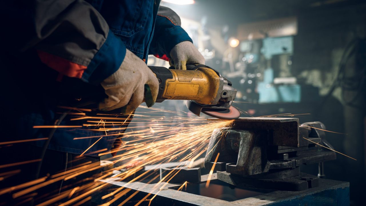 How Different Materials Respond to Surface Grinding: Steel, Carbide, and Aluminum